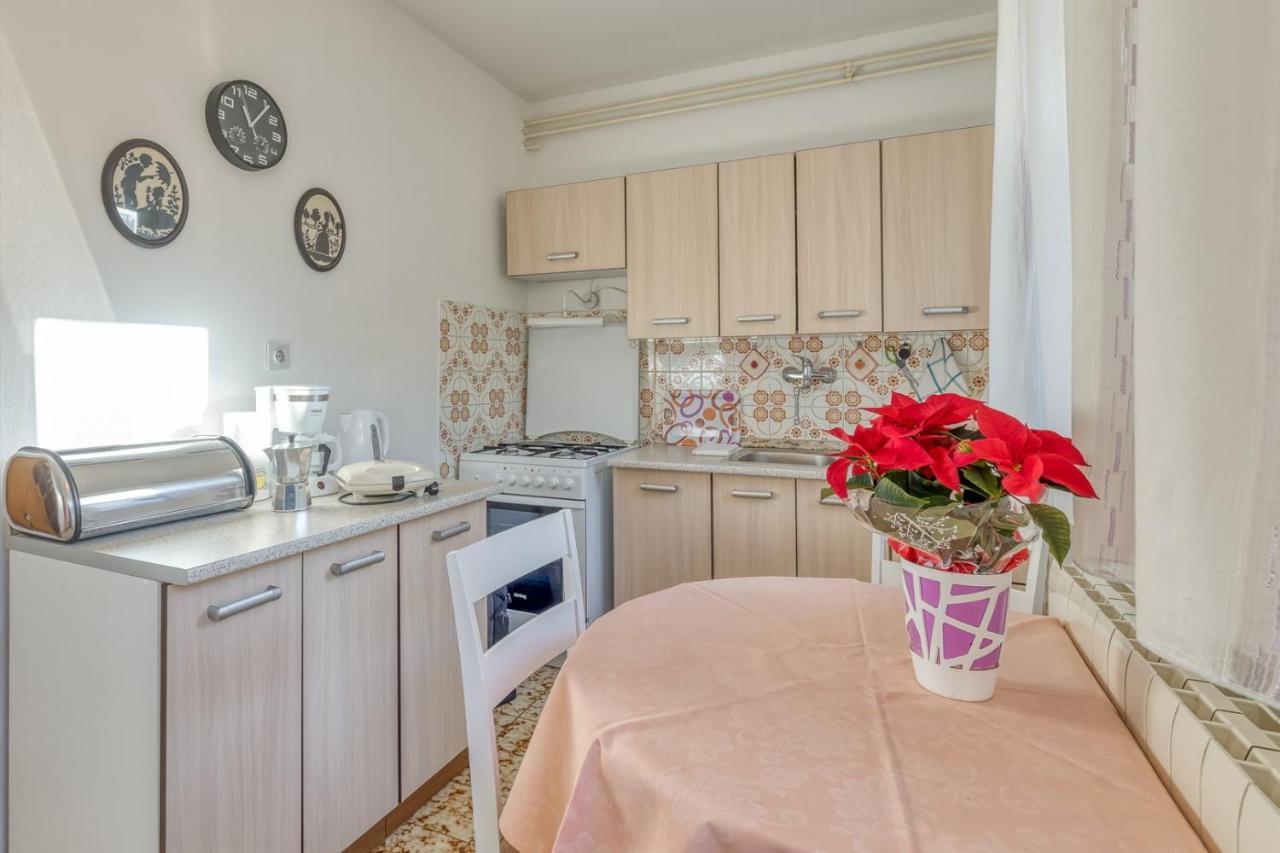 Apartment Complex Nevia ポレッチ エクステリア 写真