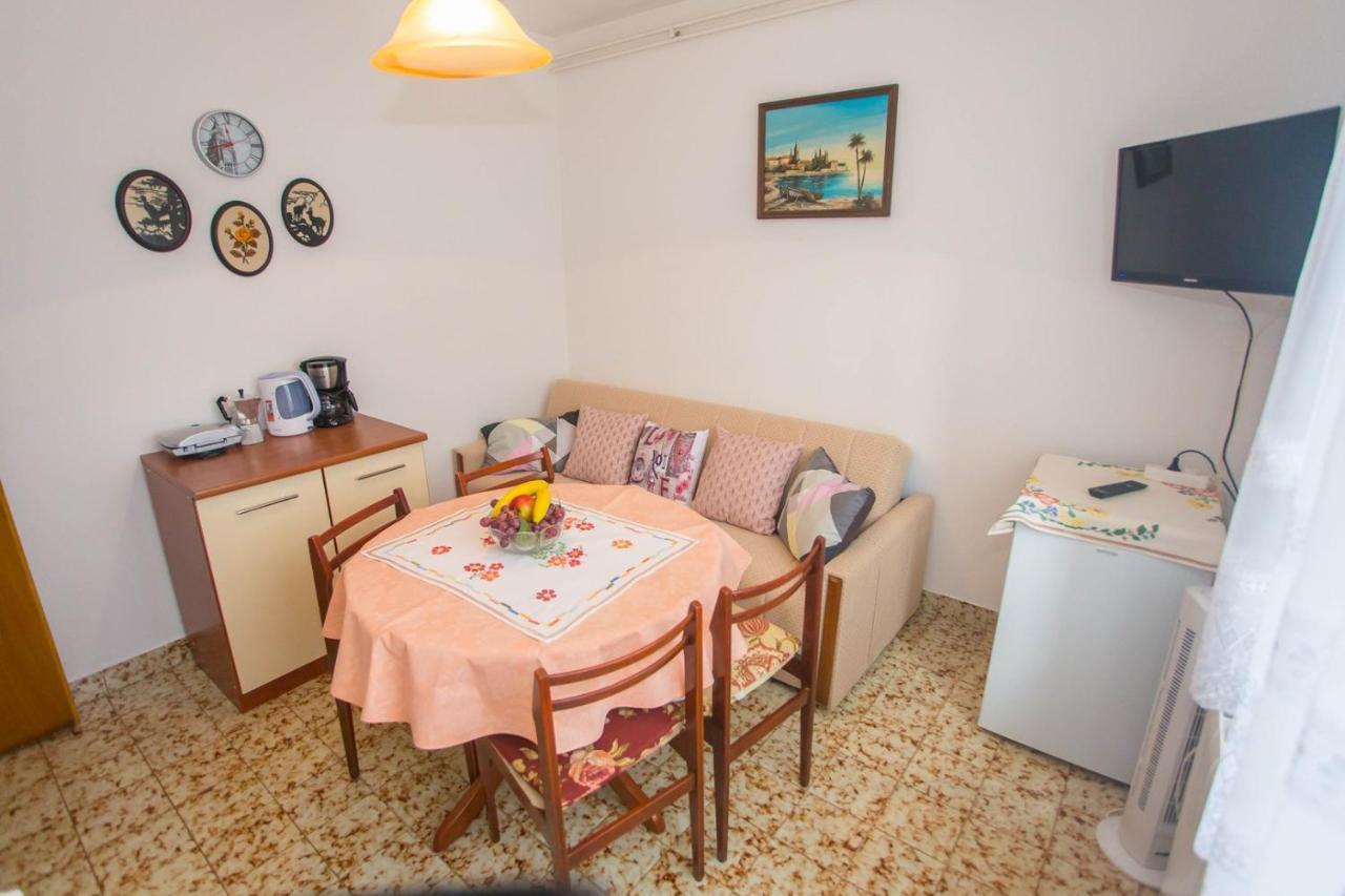 Apartment Complex Nevia ポレッチ エクステリア 写真