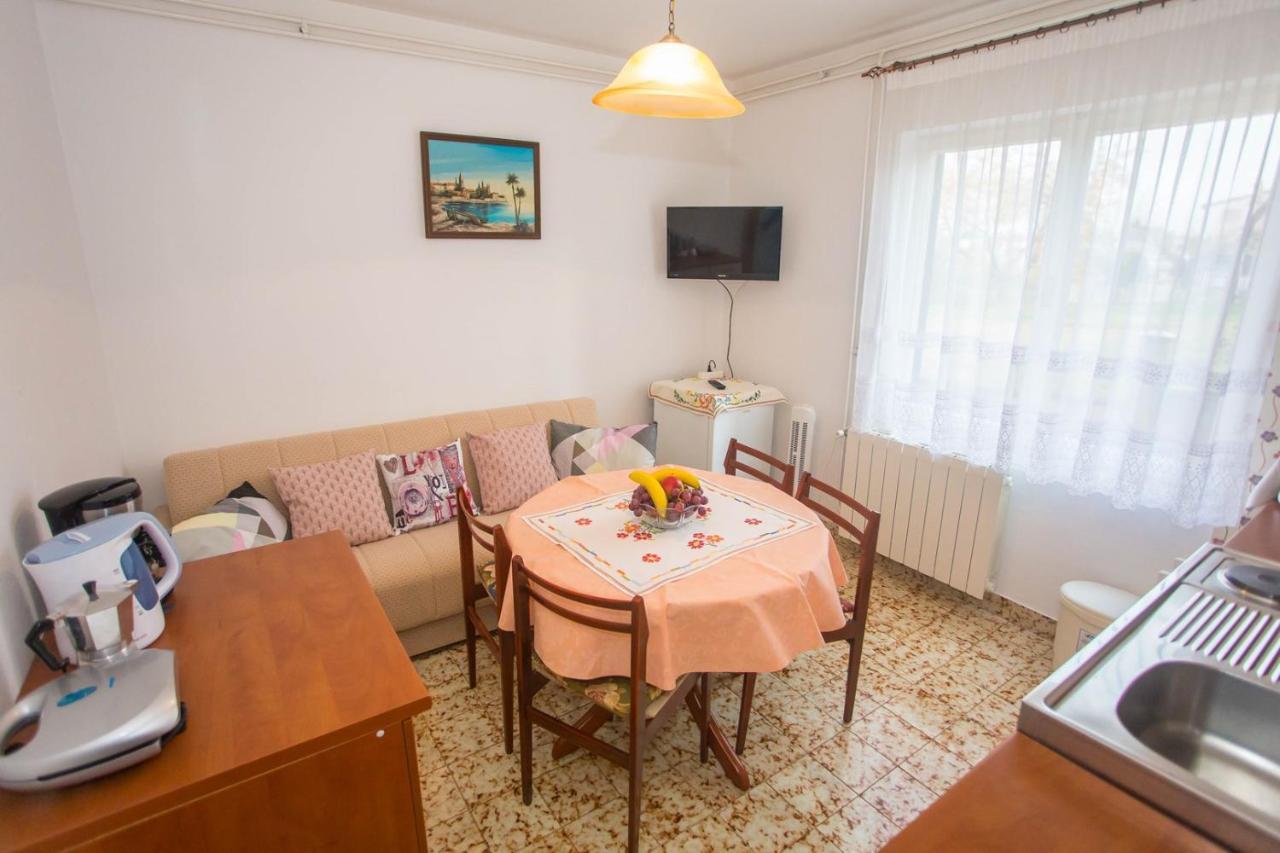 Apartment Complex Nevia ポレッチ エクステリア 写真