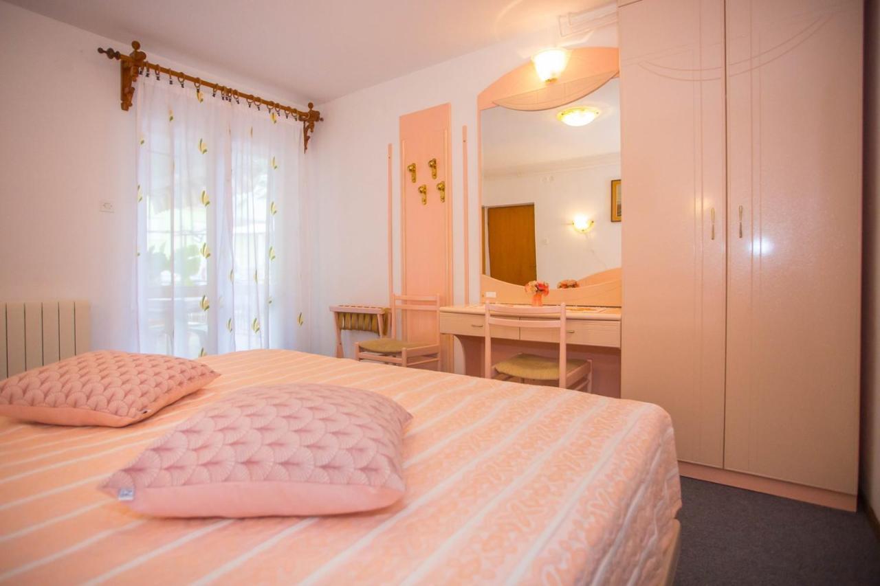 Apartment Complex Nevia ポレッチ エクステリア 写真